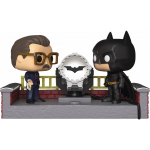 Funko POP Heroes 291 Movie Moment Batman & Commissioner Gordon With Light Up Bat Signal