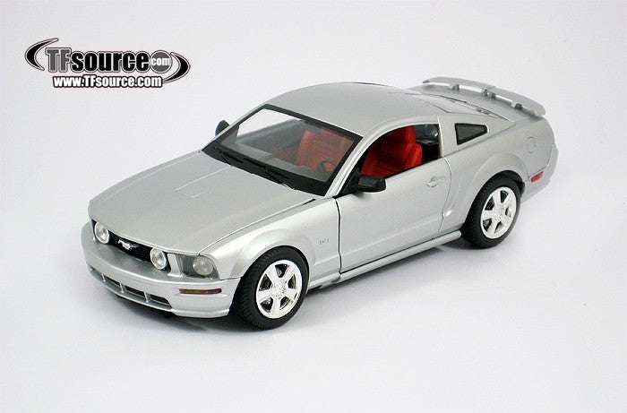 Takaratomy Transformers Binaltech BT-10 Grimlock feat. Ford Mustang GT